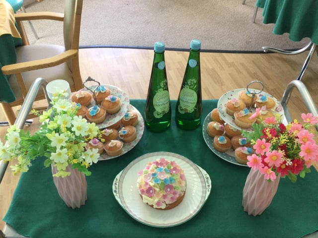 Edible flowers were also involved when decorating cakes