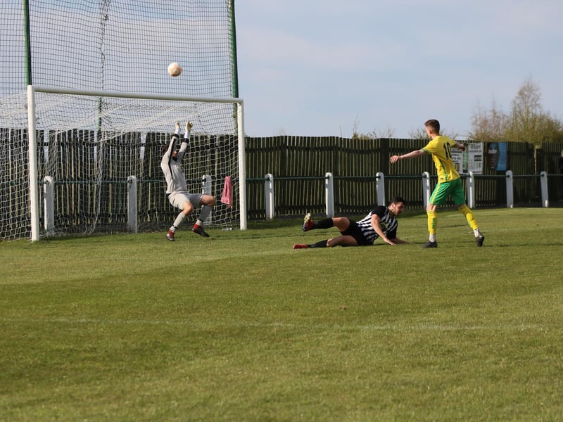 Holwell Sports v St Andrews. Photo: Oliver Atkin