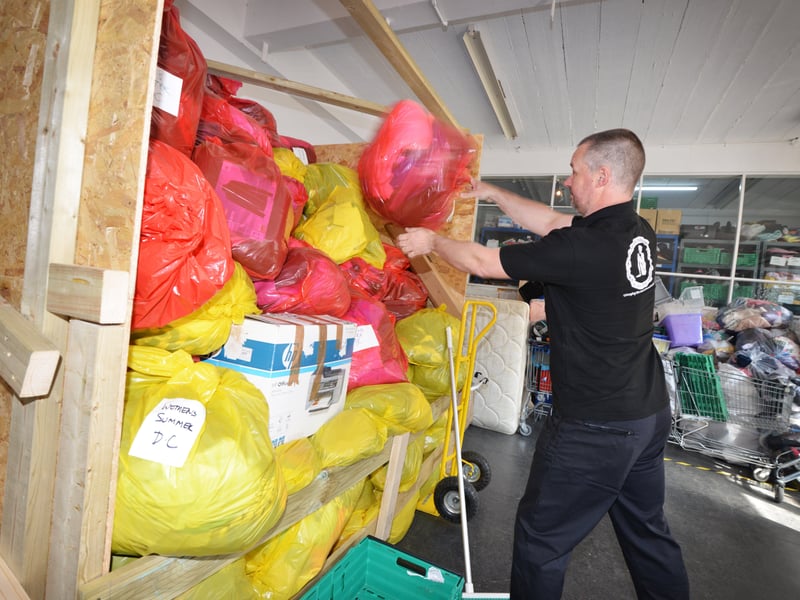 Warming Up The Homeless distribution centre, Bexhill.
Andy Kaye SUS-210427-125630001