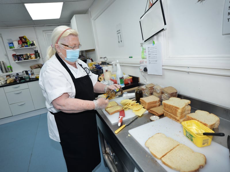 Warming Up The Homeless distribution centre, Bexhill. SUS-210427-125526001