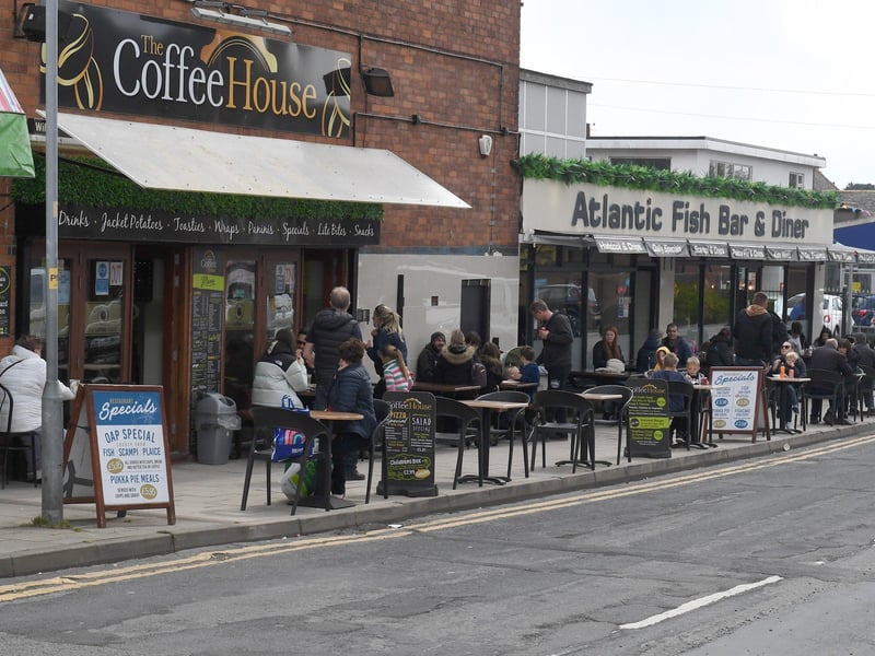 Plenty of alfesco dining in Skegness over May bank holiday weekend ANL-210405-133910001