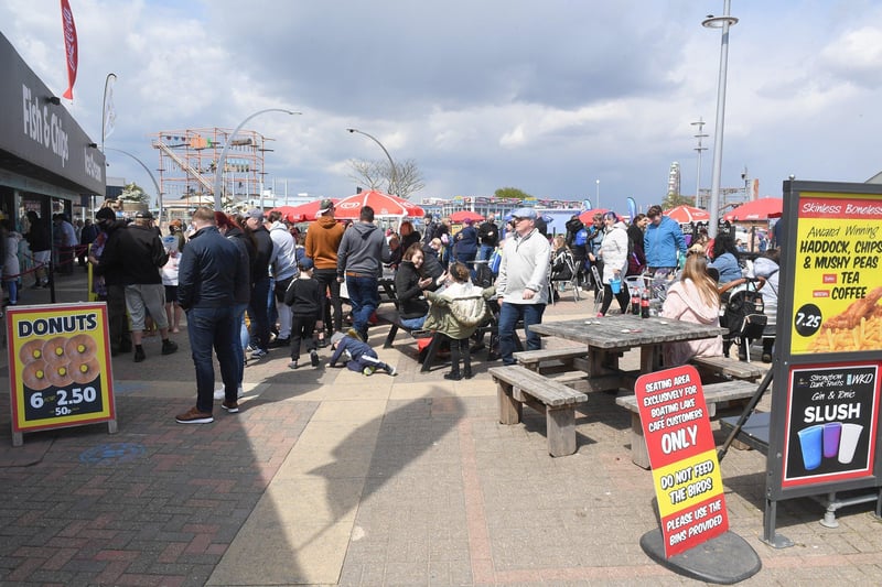 A busy seafront over May bank holiday weekend in Skegness ANL-210405-134145001