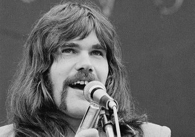 English singer and musician Ray Jackson performing with Lindisfarne. (Photo by Michael Putland/Getty Images)