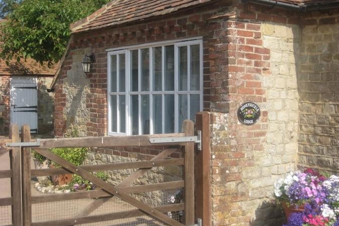 A self-catering cottage on a working farm, perched on the edge of RSPB Medmerry nature reserve with access to a network of public footpaths and cycle routes from the front door. From the patio area to the front of the cottage, appreciate the uninterrupted rural views and local wildlife at any time of day.