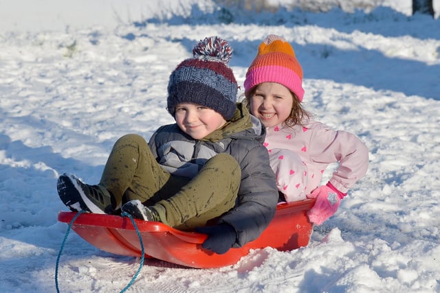 Five year olds Sam Anderson and Katie McGinley had fun the snow at the Creggan Burn on Saturday morning last. Photo: George Sweeney / Derry Journal.  DER2104GS – 016