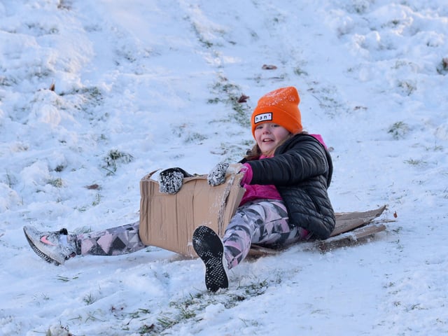 Katie McElhinney, aged 10, having fun in the snow at the Creggan Burn on Saturday morning last. Photo: George Sweeney / Derry Journal.  DER2104GS – 017