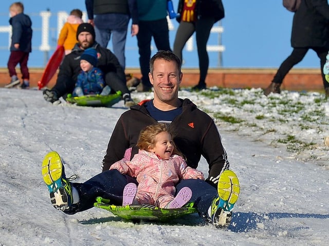 Two and a half year old Zoe Barkley and her dad Guy having fun in a snow covered Brooke Park on Saturday afternoon last. Photo: George Sweeney / Derry Journal. DER2104GS – 011