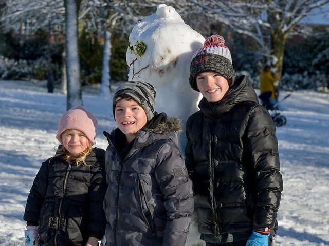 Snowman builders in Brooke Park on Saturday afternoon last. Photo: George Sweeney / Derry Journal. DER2104GS – 029