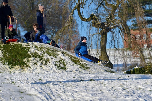 Having fun in the snow in a picturesque Brooke Park on Saturday afternoon last. Photo: George Sweeney / Derry Journal.  DER2104GS – 030