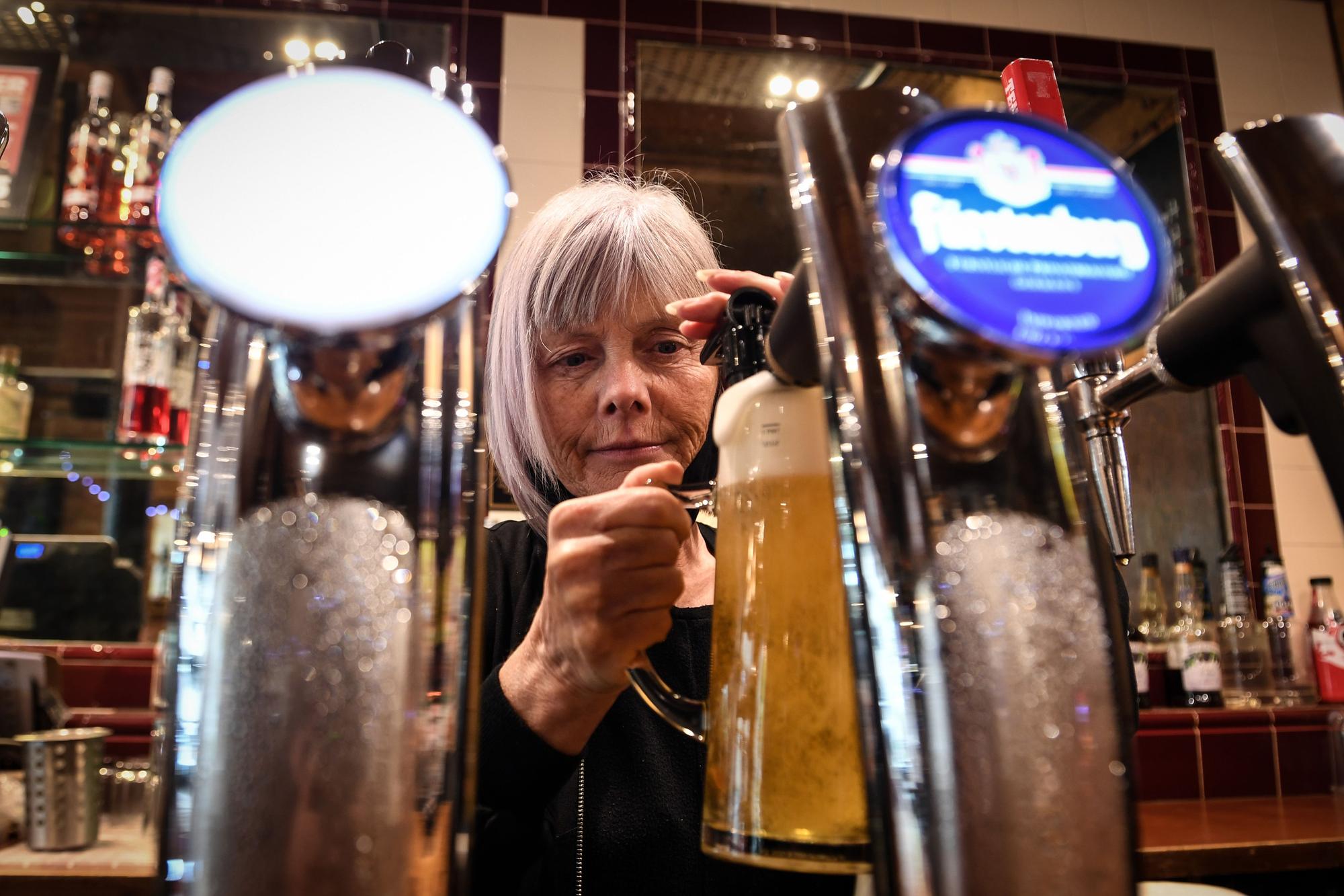 A pint of draught beer is a pleasure that is becoming difficult to come by.