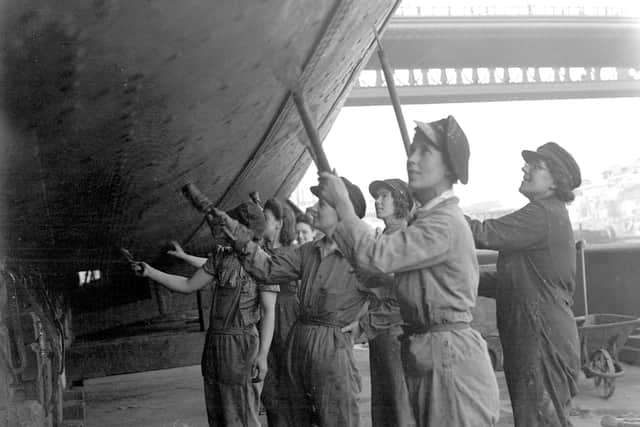 Shipyard scrapers at work in 1941.