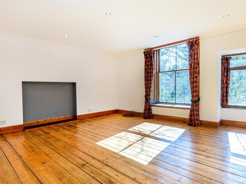 Garden level apartment - Sitting room.