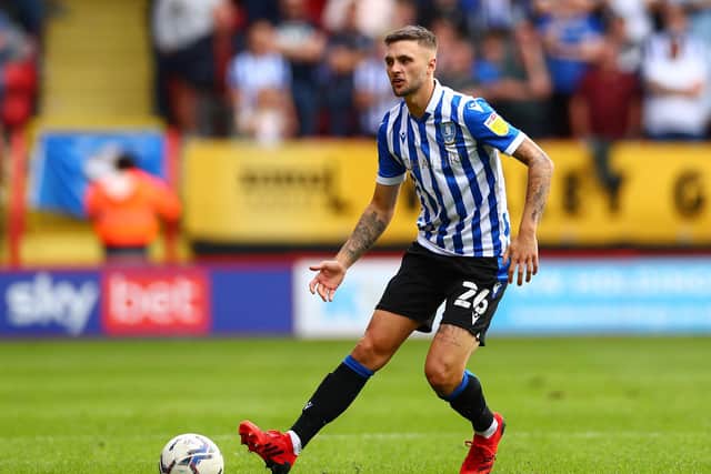 LONDON, ENGLAND - AUGUST 07: Lewis Wing of Sheffield Wednesday runs with the ball during the Sky Bet League One match between Charlton Athletic and Sheffield Wednesday at The Valley on August 07, 2021 in London, England. (Photo by Jacques Feeney/Getty Images)
