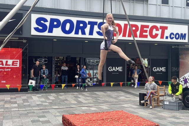 Trapeze artist delights crowds in Sunderland city centre