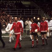 Bob Stokoe leads out Sunderland to face Don Revie's brilliant, but deeply unpopular, Leeds United. PA image.