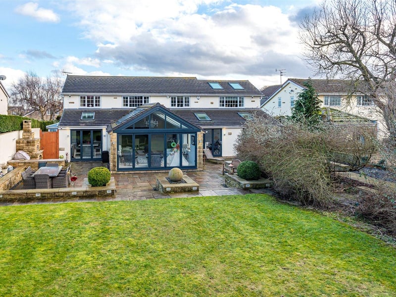 The property is located in the pretty village of East Keswick which offers a good variety of amenities and leisure facilities, including golf courses, a swimming pool and sports club, while there is easy access to Leeds, Wetherby and Harrogate.