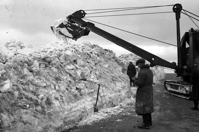 An excavator tackles the huge build-up of snow in 1947.