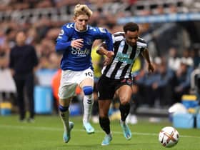 Anthony Gordon of Everton challenges Jacob Murphy of Newcastle United during the Premier League match between Newcastle United and Everton FC at St. James Park on October 19, 2022 in Newcastle upon Tyne, England. (Photo by George Wood/Getty Images)