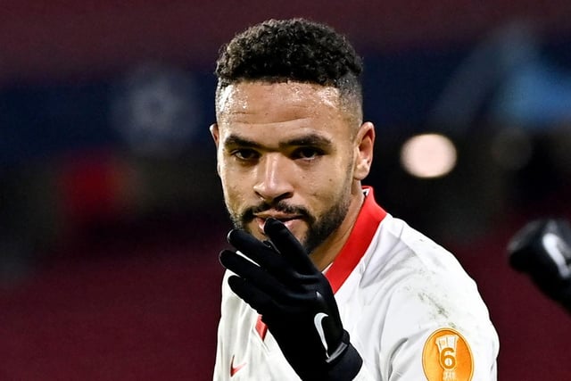 West Ham United are preparing a fresh £32million offer for Sevilla forward Youssef En-Nesyri but the La Liga club want at least £35million with a higher fixed fee, paid up front and not in installments. (Daily Star)