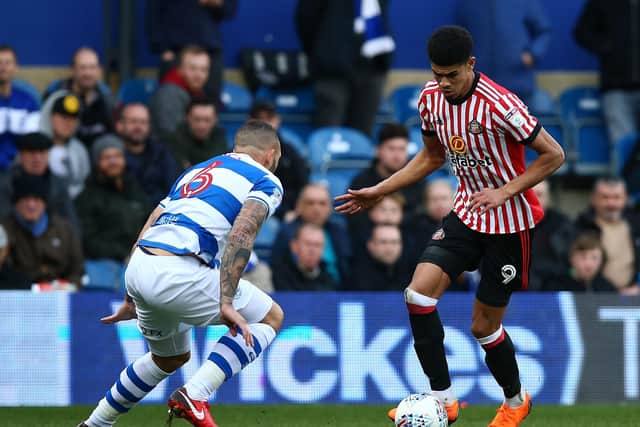LONDON, ENGLAND - MARCH 10:  Ashley Fletcher of Sunderland and Joel Lynch of QPR in action during the Sky Bet Championship match between QPR and Sunderland at Loftus Road on March 10, 2018 in London, England.  (Photo by Jack Thomas/Getty Images)