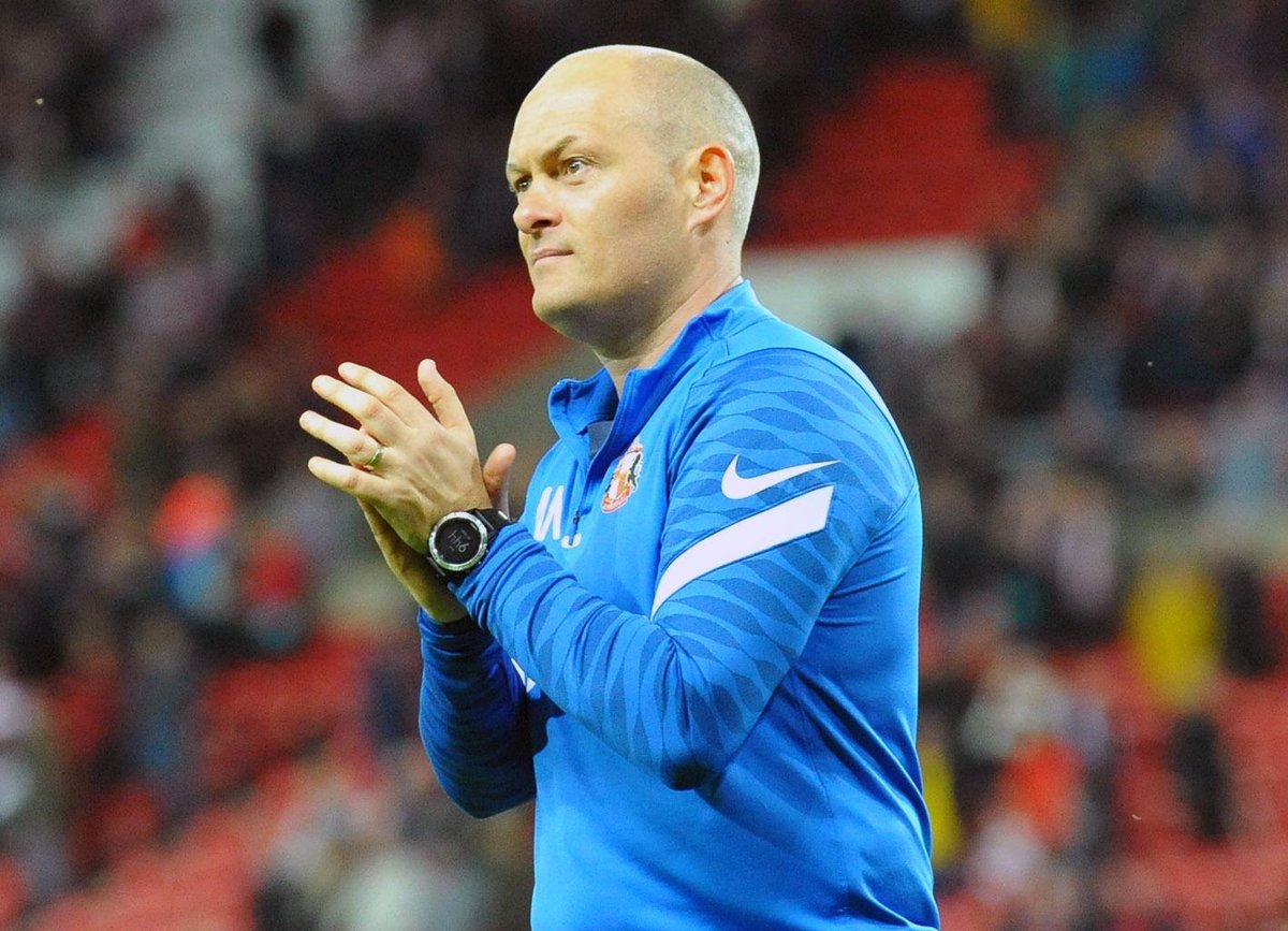 Alex Neil issues Sunderland transfer and expectation message after strong Championship start