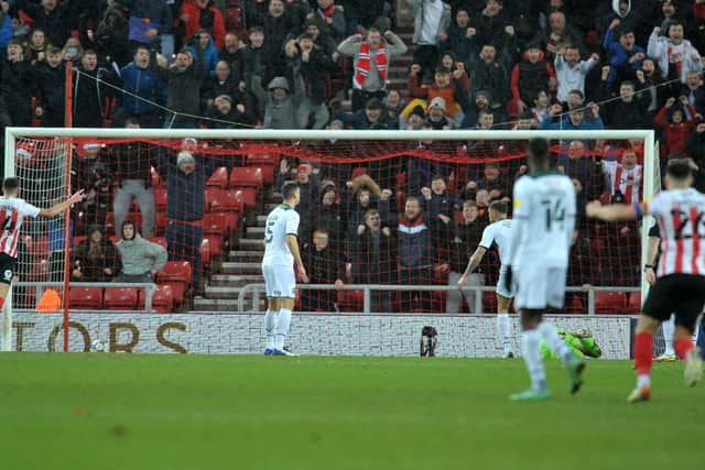Sunderland celebrate Nathan Broadhead's audacious goal