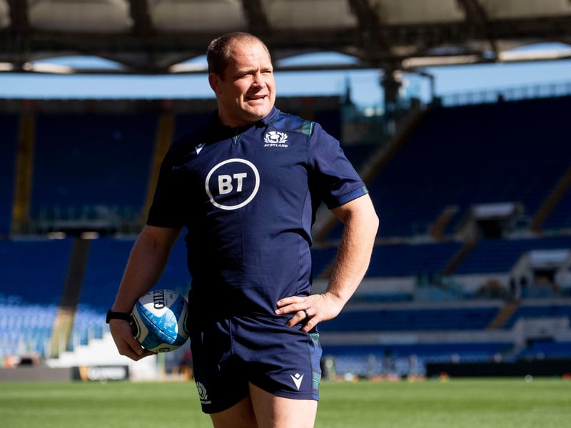 The experienced tighthead replaces the suspended Zander Fagerson
