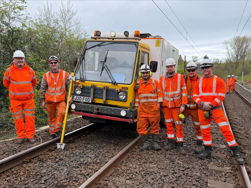 Metro track engineers with Ariana Grinder.