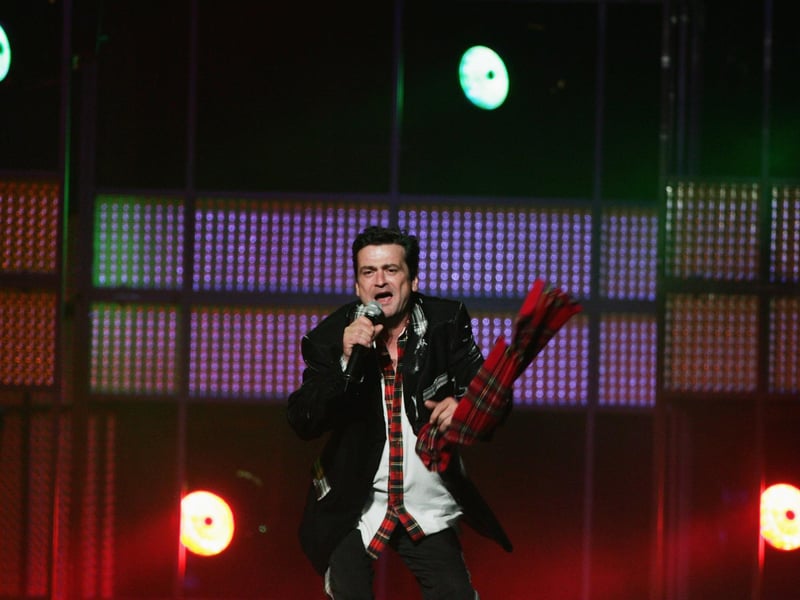 Les McKeown performs at the Countdown Spectacular 2 at Acer Arena on August 24, 2007 in Sydney, Australia.
