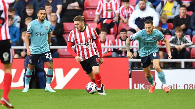 Elliot Embleton playing for Sunderland against Burnley.