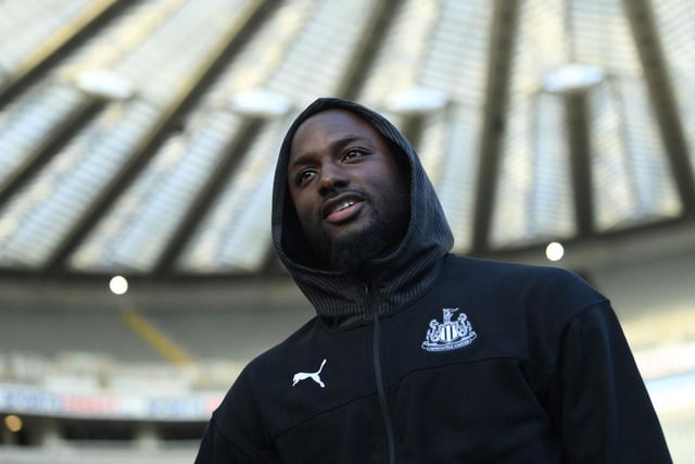 Former Newcastle loanee Jetro Willems hopes to receive an offer from the Magpies or another English club in the final week of the transfer window. The 26-year-old is back in training after sustaining an ACL injury with United in January 2020. (Bild)