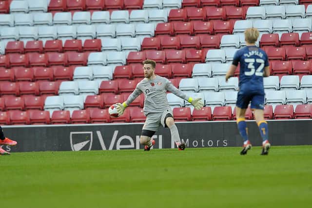 Rhys Oates puts Mansfield Town ahead at Sunderland