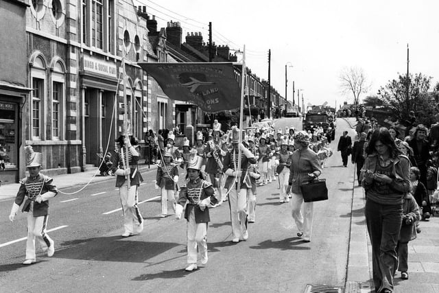 A reminder of a busy Blind Lane mid 1970s. Here is a scene from the Jazz Band Festival with the New Silksworth Skyliners pictured marching past the former Miners Hall.