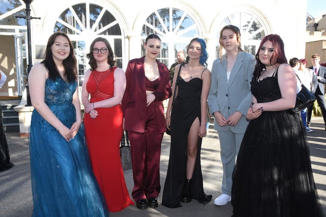 Sandhill View Academy pupils were able to enjoy their prom night after two years of Covid cancellations.
