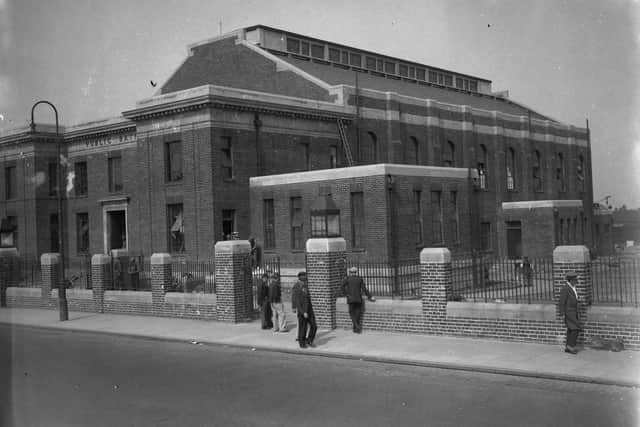 Newcastle Road baths in the 1930s.