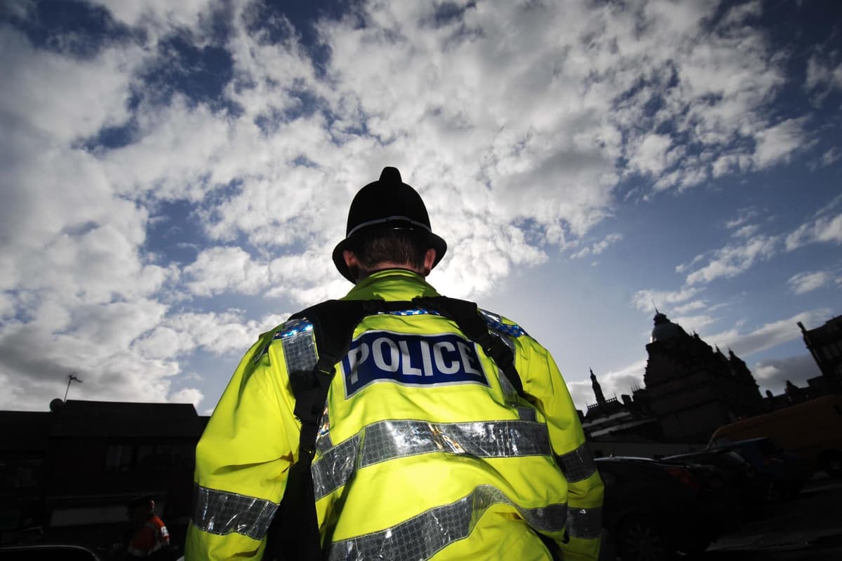 Mann aus Sunderland bespuckte Polizisten, nachdem dieser PAVA-Spray gegen ...