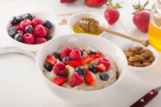 ​A good, healthy breakfast, such as porridge with fruit, is an ideal way to start the day.