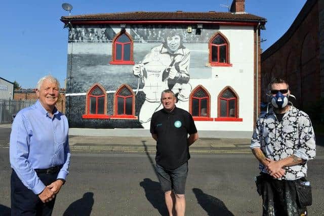1973 Legend Jimmy Montgomery with publican Steve Lawson and artist Frank Styles during the creation of a mural in his honour last summer.