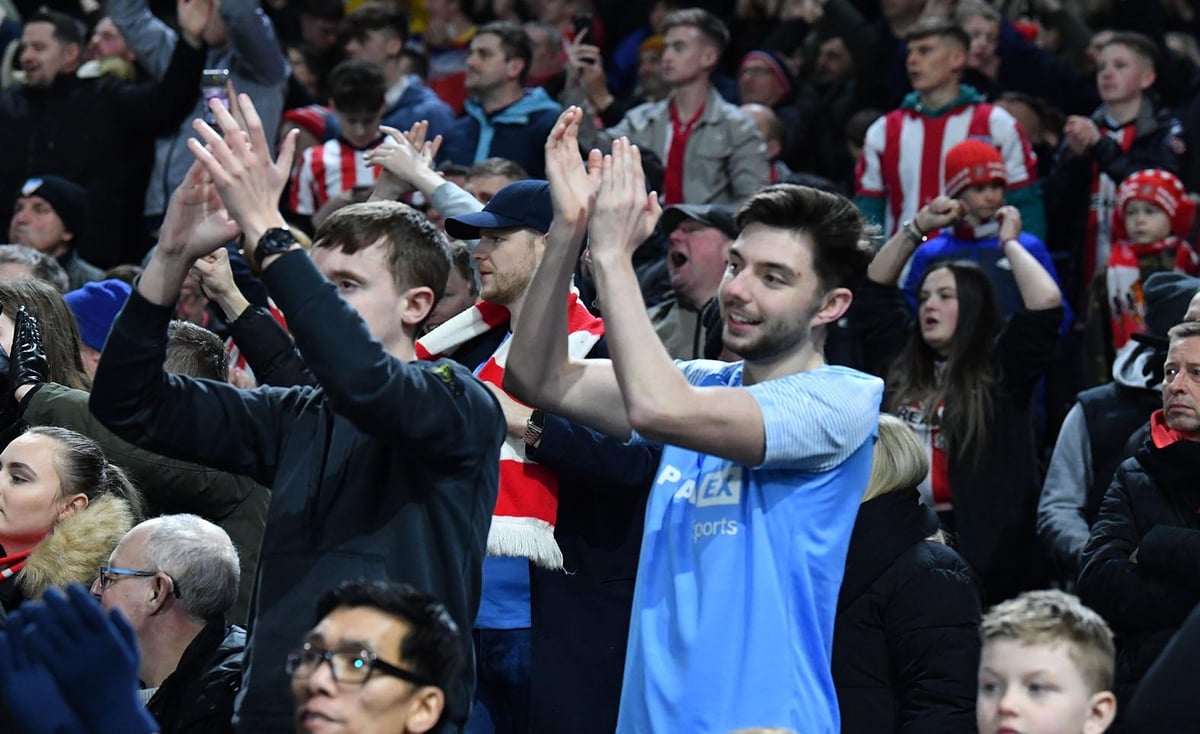 31 stunning photos of Sunderland fans as 5,953-strong away end watches Fulham draw in FA Cup - photo gallery