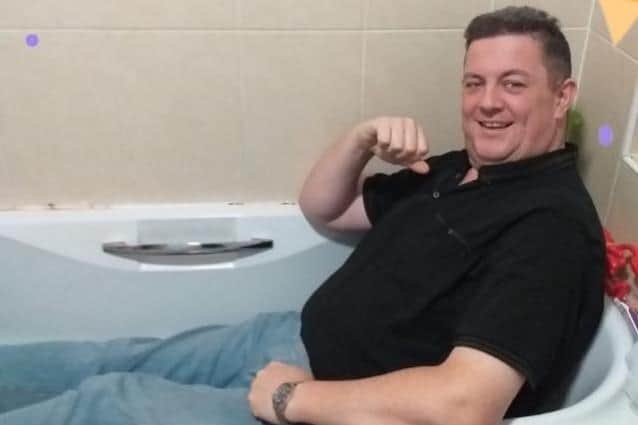 Alan Dodds can now fit in the bath after losing weight through Slimming World.