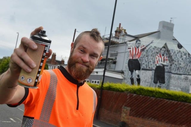 In 2020  a new mural in honour of SAFC legend Bobby Gurney was unveiled by Frank. He spent six weeks up scaffolding on the gable end of the Golden Fleece pub, in Silksworth Terrace, New Silksworth, perfecting the tribute to the Silksworth-born SAFC player who took to the pitch in the mid-1930s and is still, to this day, the club’s all time leading goalscorer.