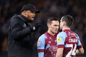 Burnley boss Vincent Kompany speaks with Josh Cullen and Connor Roberts. (Photo by George Wood/Getty Images)