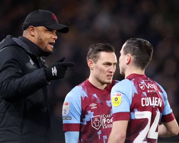 Burnley boss Vincent Kompany speaks with Josh Cullen and Connor Roberts. (Photo by George Wood/Getty Images)
