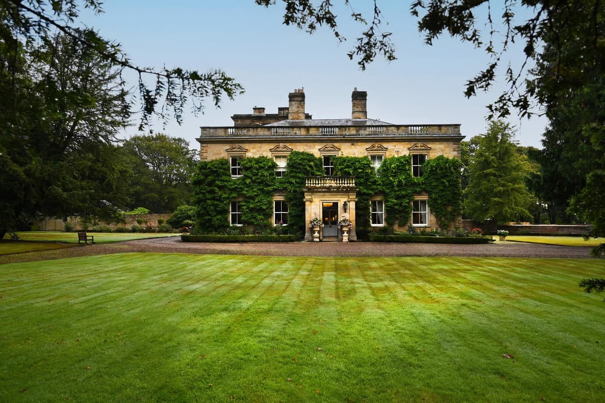 Ein bekanntes Hotel im Nordosten Englands in einem historischen ...