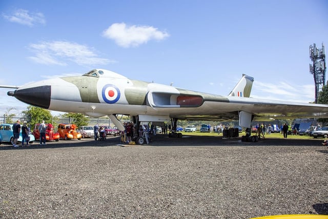 The giant Vulcan looked tremendous with the classic cars under its wings.