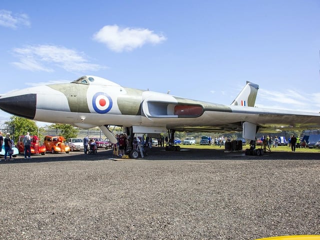 The giant Vulcan looked tremendous with the classic cars under its wings.
