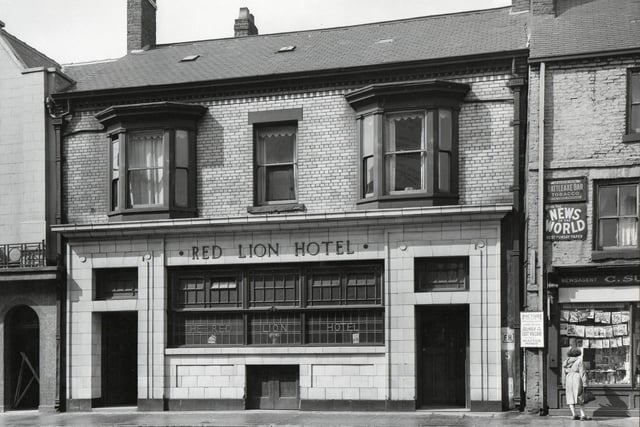 The Red Lion Hotel in Crowtree Road. Ron described it as a 'good looking pub' and it was open from 1827 to 1973.