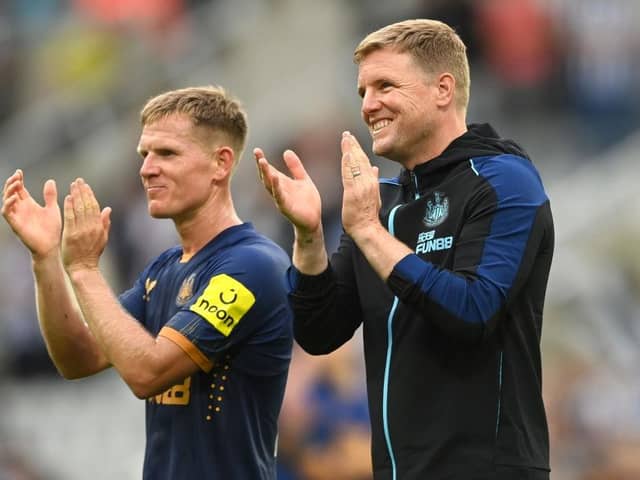 NEWCASTLE UPON TYNE, ENGLAND - JULY 30: Newcastle manager Eddie Howe (l) and Matt Ritchie applaud the fans after the pre season friendly match between Newcastle United and Athletic Bilbao at St James' Park on July 30, 2022 in Newcastle upon Tyne, England. (Photo by Stu Forster/Getty Images)