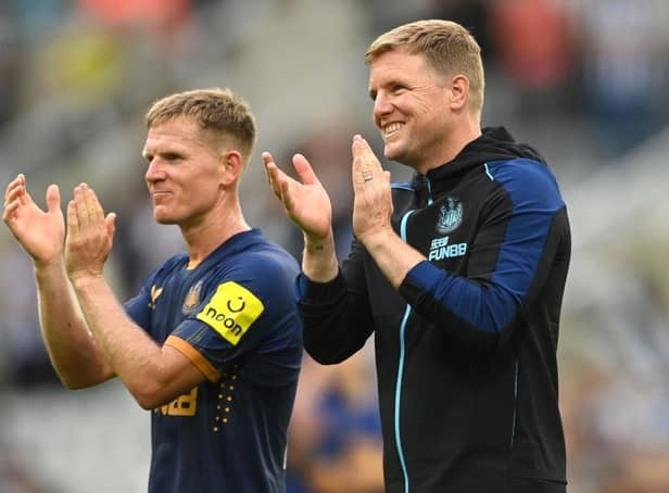 NEWCASTLE UPON TYNE, ENGLAND - JULY 30: Newcastle manager Eddie Howe (l) and Matt Ritchie applaud the fans after the pre season friendly match between Newcastle United and Athletic Bilbao at St James' Park on July 30, 2022 in Newcastle upon Tyne, England. (Photo by Stu Forster/Getty Images)