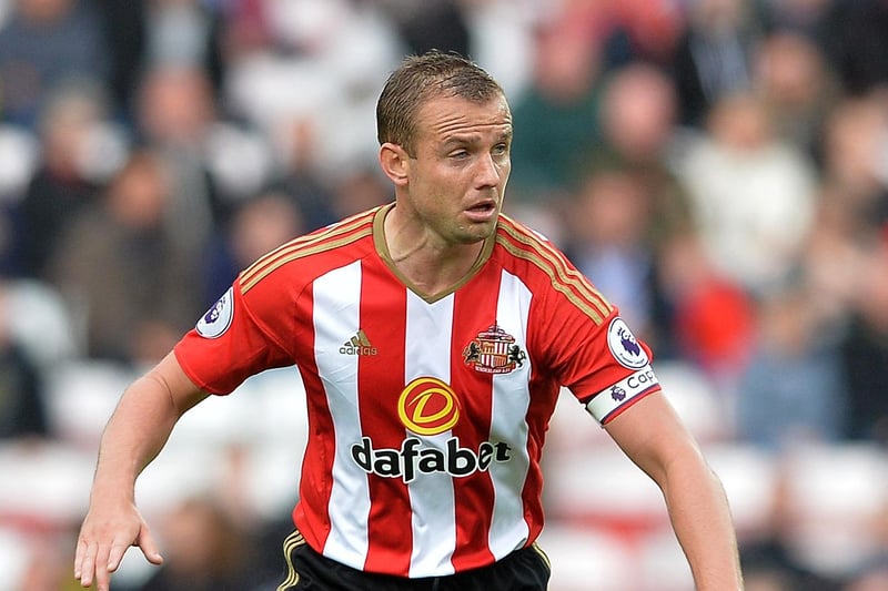 Several Sunderland fans stated that despite haveing been labelled as such previously, that Lee Cattermole isn't a "legend" of the club.